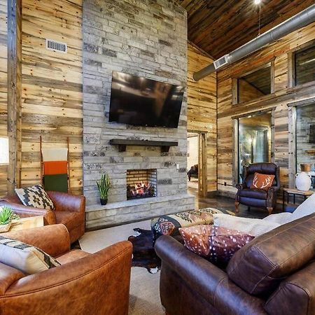 Ember Skye Cabin - 2 Bdr & Bunk Nook/2.5 Bath Broken Bow Buitenkant foto