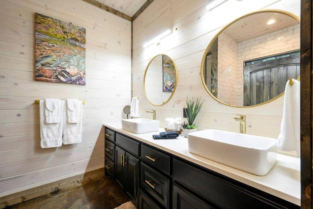 Ember Skye Cabin - 2 Bdr & Bunk Nook/2.5 Bath Broken Bow Buitenkant foto